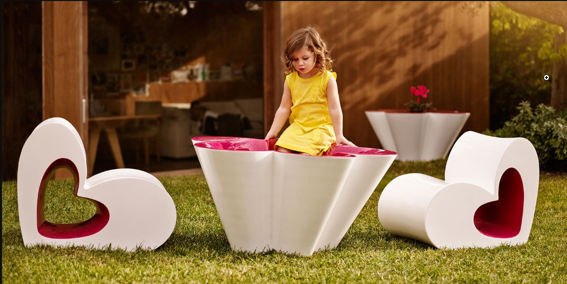 Fauteuil Agatha en résine LLDPE au design contemporain par Agatha Ruiz de la Prada x Vondom