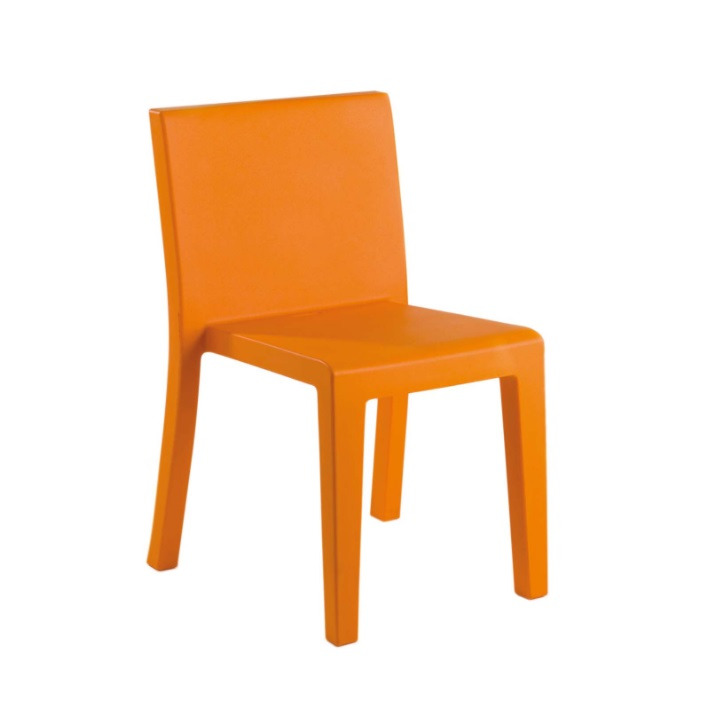 Chaise Jut en résine de polyéthylène au design contemporain par Studio Vondom x Vondom Chaise Jut en résine de polyéthylène au design contemporain par Studio Vondom x Vondom