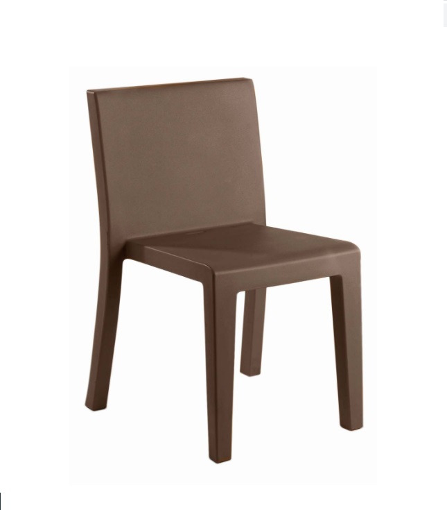 Chaise Jut en résine de polyéthylène au design contemporain par Studio Vondom x Vondom Chaise Jut en résine de polyéthylène au design contemporain par Studio Vondom x Vondom