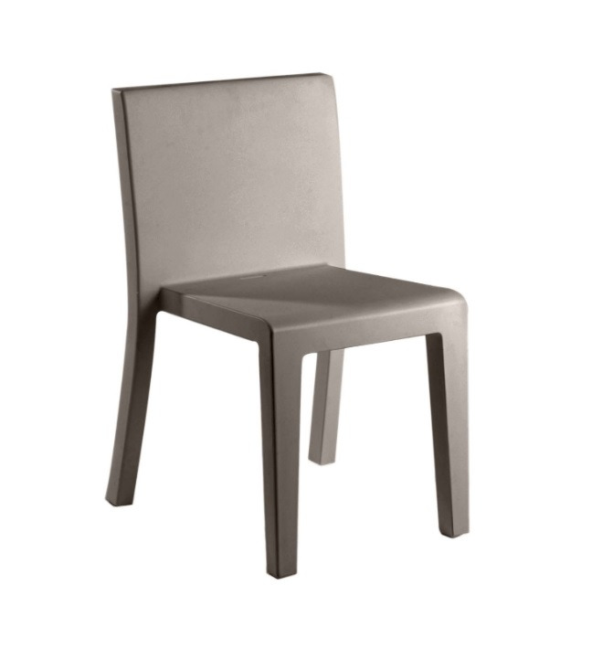 Chaise Jut en résine de polyéthylène au design contemporain par Studio Vondom x Vondom Chaise Jut en résine de polyéthylène au design contemporain par Studio Vondom x Vondom
