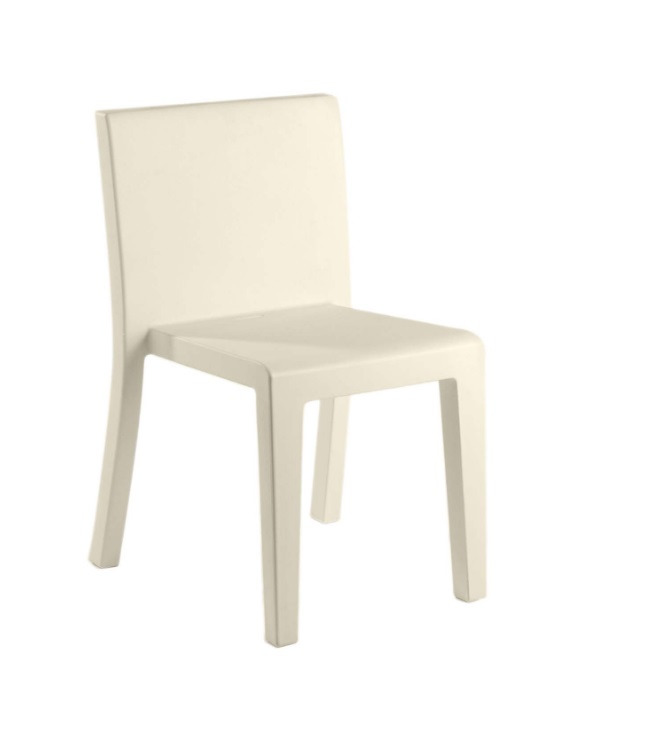 Chaise Jut en résine de polyéthylène au design contemporain par Studio Vondom x Vondom Chaise Jut en résine de polyéthylène au design contemporain par Studio Vondom x Vondom