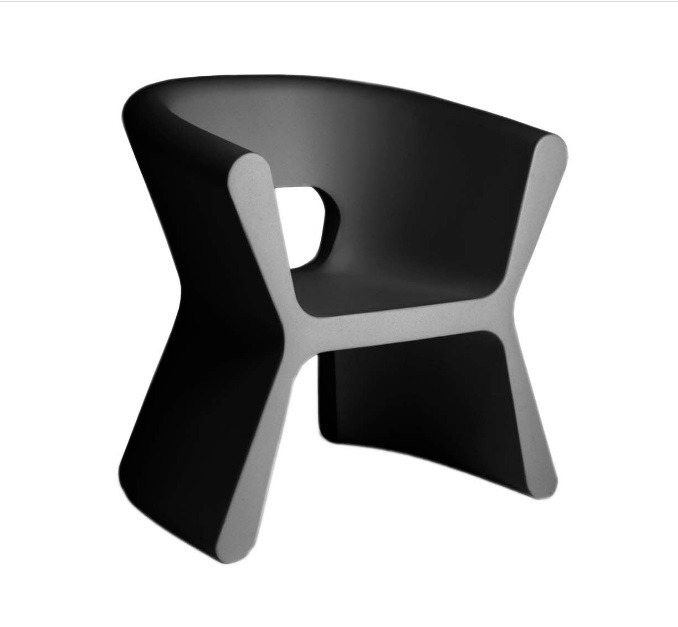 Chaise à accoudoirs Pal en polyéthylène au design contemporain par Karim Rashid x Vondom Chaise à accoudoirs Pal en polyéthylène au design contemporain par Karim Rashid x Vondom