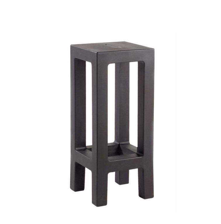 Tabouret de bar Jut en polyéthylène par Studio Vondom x Vondom Tabouret de bar Jut en polyéthylène par Studio Vondom x Vondom