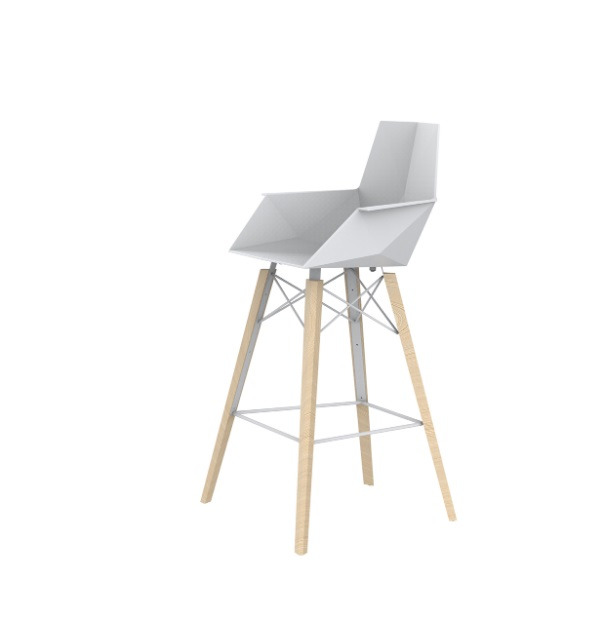 Chaise de bar à accoudoir Faz avec pieds en bois en polypropylène au design contemporain par Ramón Esteve x Vondom