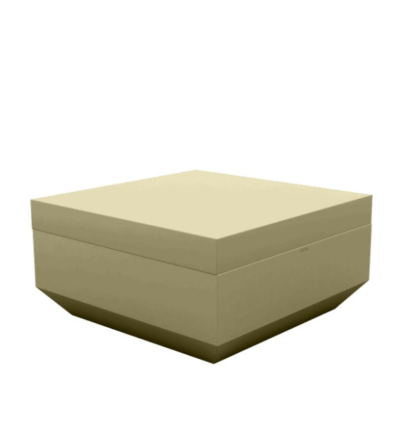 Pouf carré Vela en polyéthylène par Ramón Esteve x Vondom Pouf carré Vela en polyéthylène par Ramón Esteve x Vondom