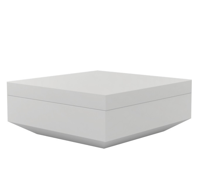 Pouf carré Vela en polyéthylène par Ramón Esteve x Vondom Pouf carré Vela en polyéthylène par Ramón Esteve x Vondom