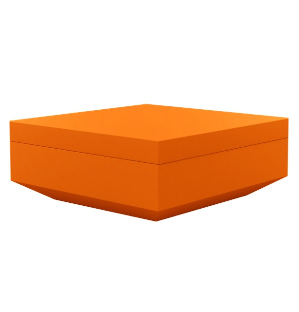 Pouf carré Vela en polyéthylène par Ramón Esteve x Vondom Pouf carré Vela en polyéthylène par Ramón Esteve x Vondom