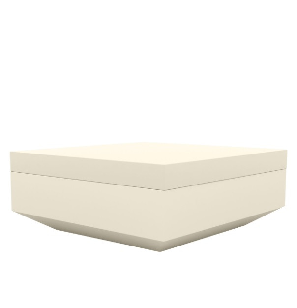 Pouf carré Vela en polyéthylène par Ramón Esteve x Vondom Pouf carré Vela en polyéthylène par Ramón Esteve x Vondom