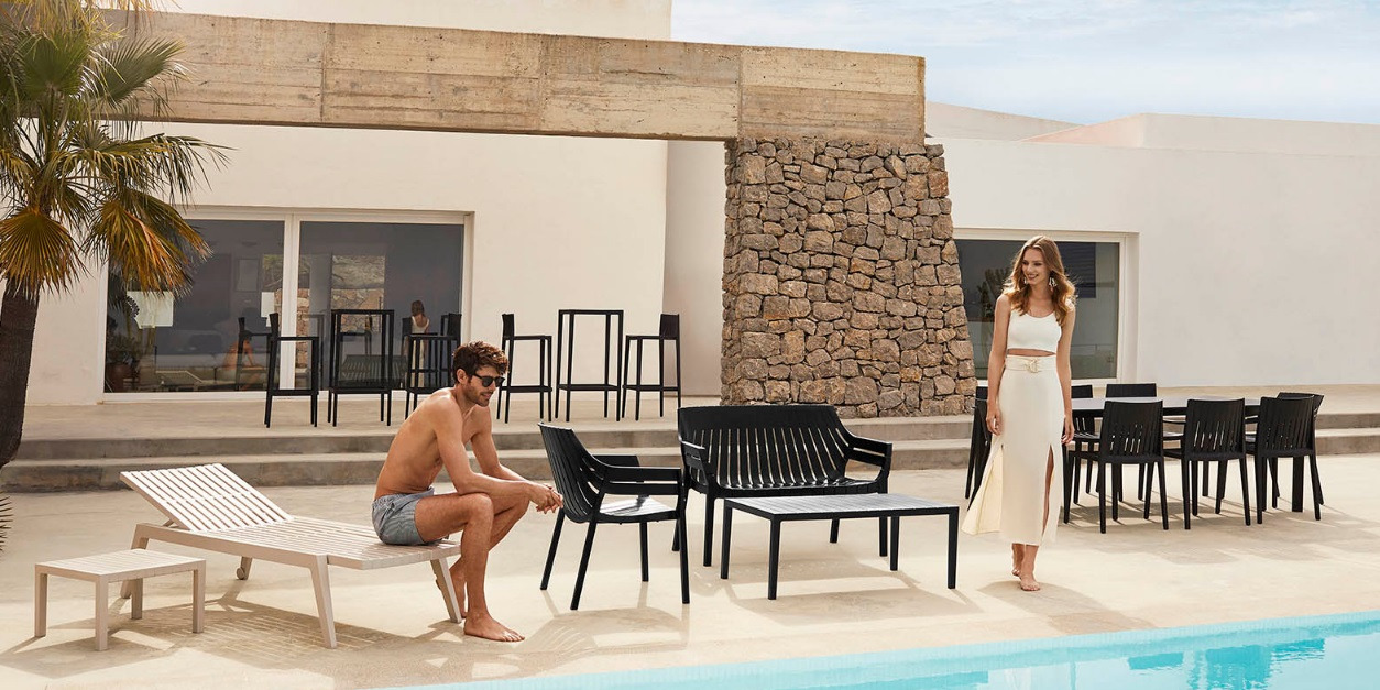 Chaise longue Spritz en polypropylène au design contemporain par Archirivolto Design x Vondom Chaise longue Spritz en polypropylène au design contemporain par Archirivolto Design x Vondom