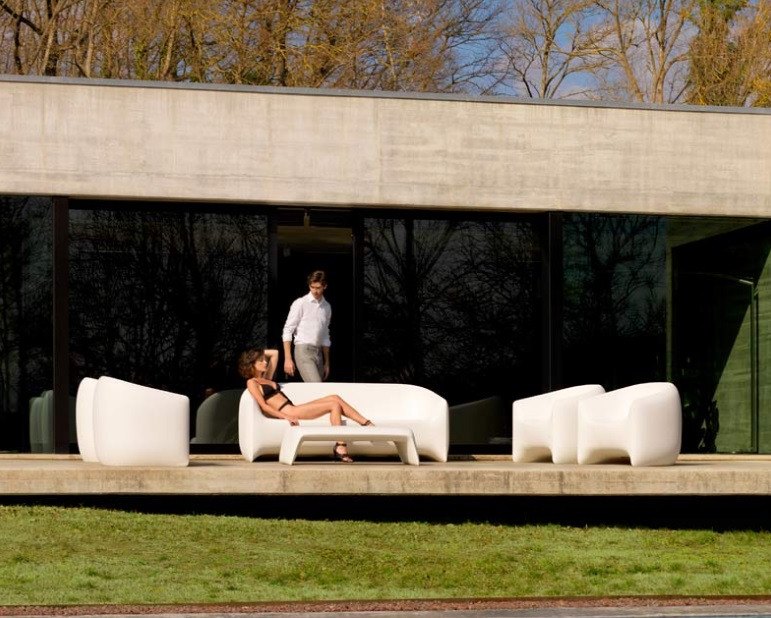Fauteuil Blow en polyéthylène au design contemporain par Stefano Giovannoni x Vondom Fauteuil Blow en polyéthylène au design contemporain par Stefano Giovannoni x Vondom