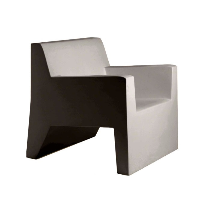 Fauteuil Jut en polyéthylène au design contemporain par Studio Vondom x Vondom Fauteuil Jut en polyéthylène au design contemporain par Studio Vondom x Vondom
