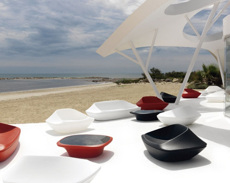 Fauteuil Ufo en polyéthylène au design contemporain par Ora Ïto x Vondom Fauteuil Ufo en polyéthylène au design contemporain par Ora Ïto x Vondom