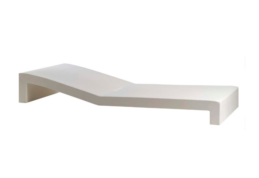 Chaise longue Jut en polyéthylène au design contemporain par Studio Vondom x Vondom