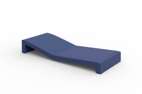 Chaise longue Jut en polyéthylène au design contemporain par Studio Vondom x Vondom