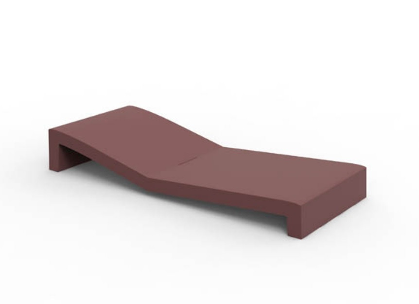 Chaise longue Jut en polyéthylène au design contemporain par Studio Vondom x Vondom Chaise longue Jut en polyéthylène au design contemporain par Studio Vondom x Vondom