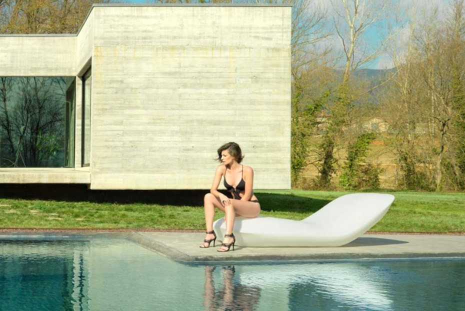 Chaise longue Pillow en polyéthylène au design contemporain par Stefano Giovannoni x Vondom Chaise longue Pillow en polyéthylène au design contemporain par Stefano Giovannoni x Vondom