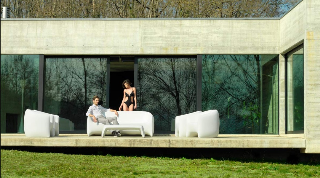 Canapé Blow en polyéthylène au design contemporain par Stefano Giovannoni x Vondom Canapé Blow en polyéthylène au design contemporain par Stefano Giovannoni x Vondom