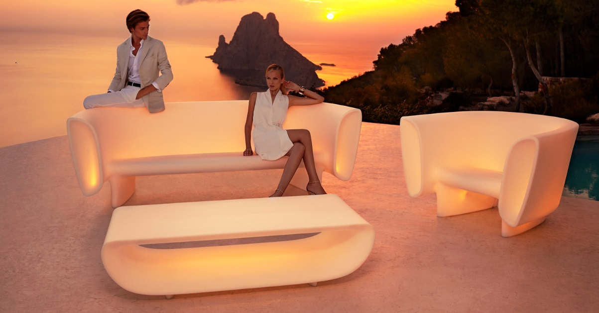 Canapé Bum-bum en polyéthylène au design contemporain par Eugeni Quitllet x Vondom Canapé Bum-bum en polyéthylène au design contemporain par Eugeni Quitllet x Vondom