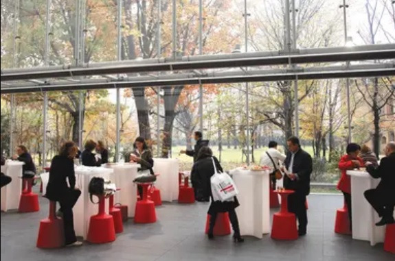 Tabouret Haut Drink en polyéthylène par Jorge Najera x SLIDE Studio Tabouret Haut Drink en polyéthylène par Jorge Najera x SLIDE Studio