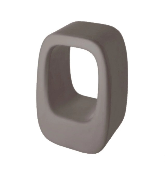 Tabouret haut Lazy Bones en polyéthylène par Barnaby Gunning x SLIDE Studio Tabouret haut Lazy Bones en polyéthylène par Barnaby Gunning x SLIDE Studio