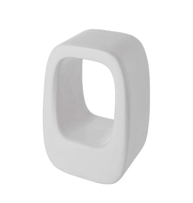 Tabouret haut Lazy Bones en polyéthylène par Barnaby Gunning x SLIDE Studio Tabouret haut Lazy Bones Blanc _ Otoko Design