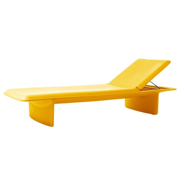 Chaise longue Ponente en polyéthylène par Venezia Studio x SLIDE Studio Chaise longue Ponente jaune _ Otoko Design