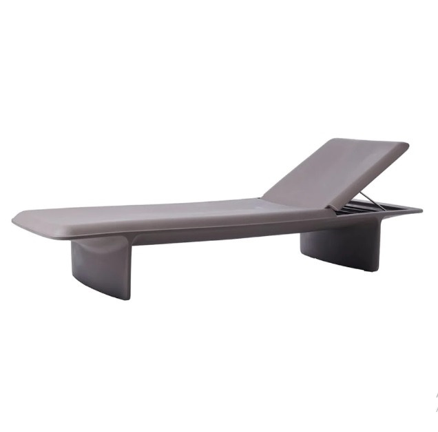 Chaise longue Ponente en polyéthylène par Venezia Studio x SLIDE Studio Chaise longue Ponente gris_ Otoko Design