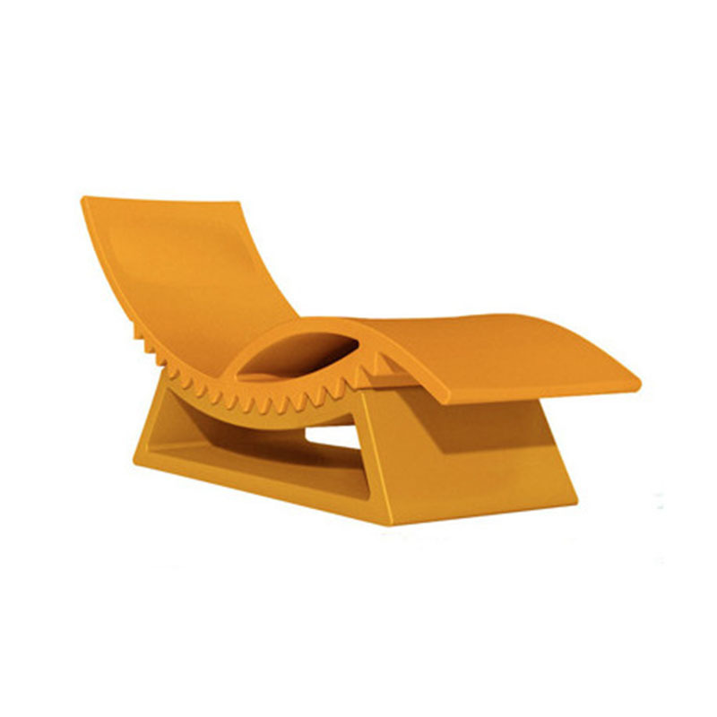 Chaise longue Tic Tac en polyéthylène par Marco Acerbis x SLIDE Studio Chaise longue Tic Tac en polyéthylène par Marco Acerbis x SLIDE Studio