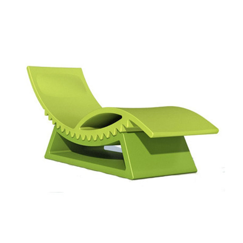 Chaise longue Tic Tac en polyéthylène par Marco Acerbis x SLIDE Studio Chaise longue Tic Tac en polyéthylène par Marco Acerbis x SLIDE Studio
