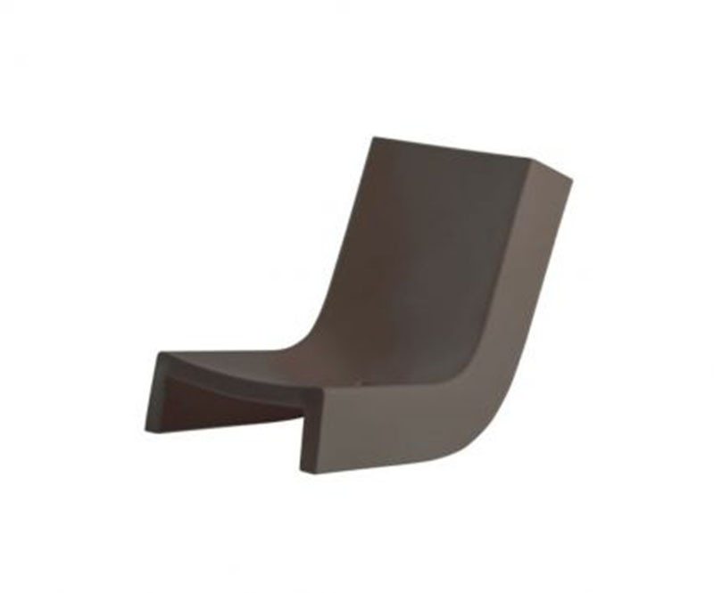 Chaise longue à bascule Twist en polyéthylène par Prospero Rasulo x SLIDE Studio Chaise longue à bascule Twist en polyéthylène par Prospero Rasulo x SLIDE Studio