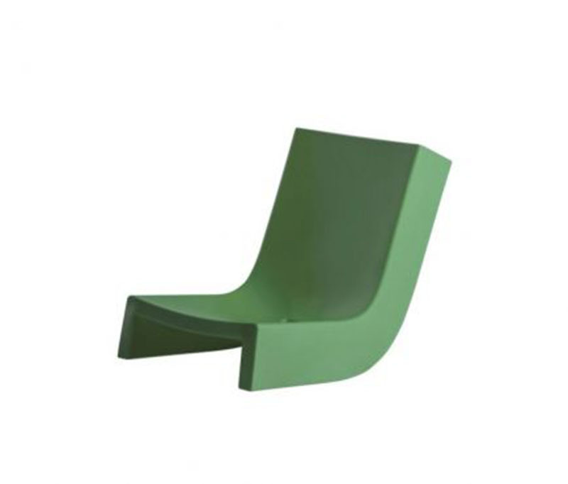 Chaise longue à bascule Twist en polyéthylène par Prospero Rasulo x SLIDE Studio Chaise longue à bascule Twist en polyéthylène par Prospero Rasulo x SLIDE Studio