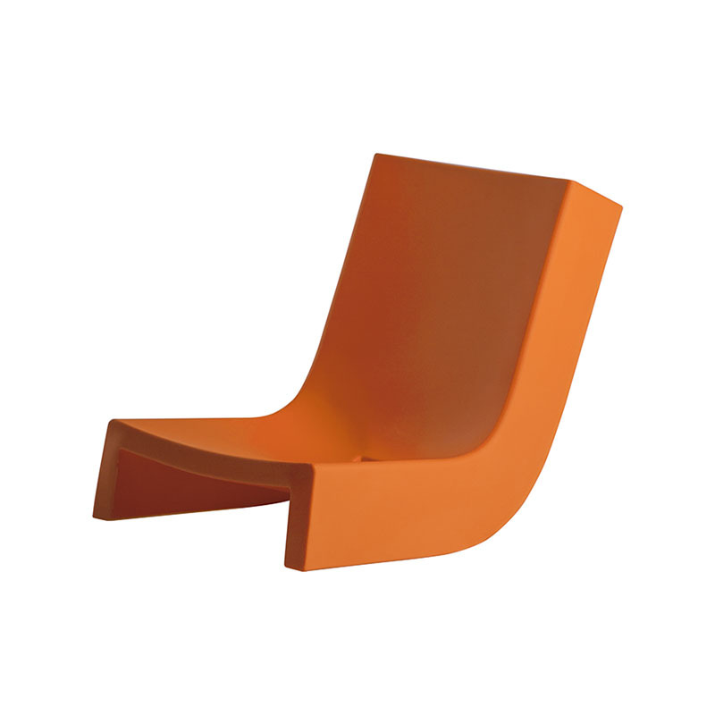 Chaise longue à bascule Twist en polyéthylène par Prospero Rasulo x SLIDE Studio Chaise longue à bascule Twist en polyéthylène par Prospero Rasulo x SLIDE Studio