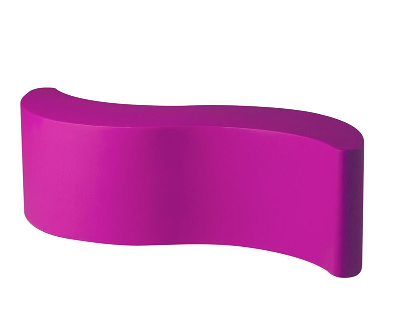 Banc Wave en polyéthylène par Giò Colonna Romano x SLIDE Studio Banc Wave en polyéthylène par Giò Colonna Romano x SLIDE Studio