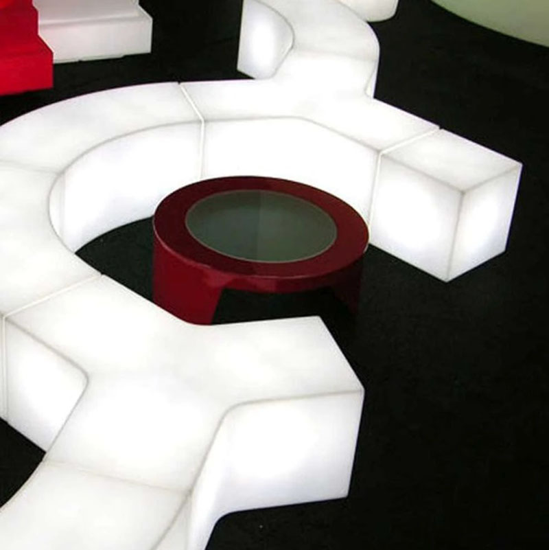 Pouf Ypsilon en polyéthylène par Kazuko Okamoto x SLIDE Studio Pouf Ypsilon en polyéthylène par Kazuko Okamoto x SLIDE Studio