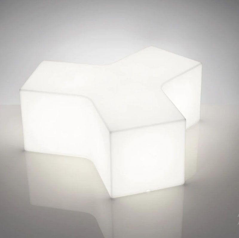 Pouf Ypsilon en polyéthylène par Kazuko Okamoto x SLIDE Studio