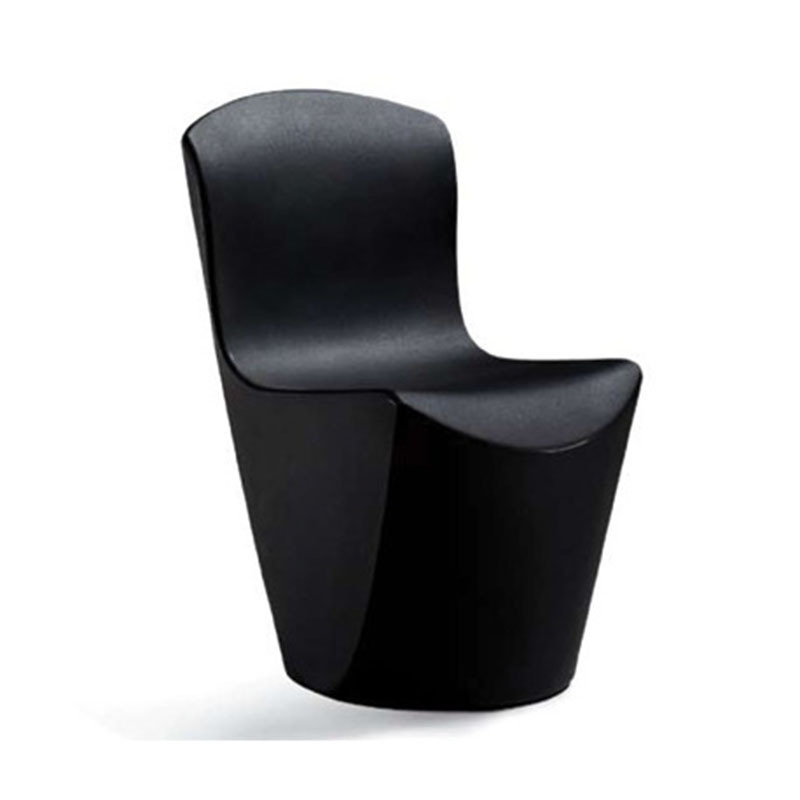 Chaise Zoe en polyéthylène par Guglielmo Berchicci x SLIDE Studio Chaise Zoe en polyéthylène par Guglielmo Berchicci x SLIDE Studio