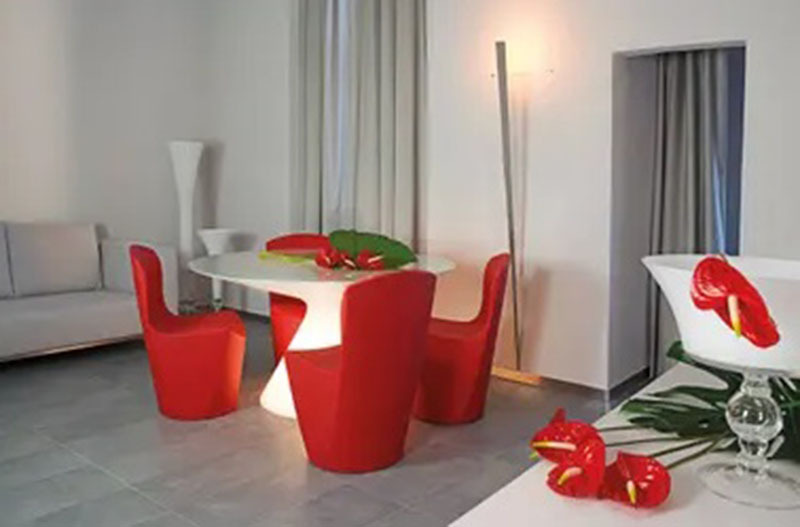 Chaise Zoe en polyéthylène par Guglielmo Berchicci x SLIDE Studio Chaise Zoe en polyéthylène par Guglielmo Berchicci x SLIDE Studio