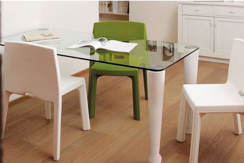 Table Osvaldo en polyéthylène par Giò Colonna Romano x SLIDE Studio Table Osvaldo en polyéthylène par Giò Colonna Romano x SLIDE Studio