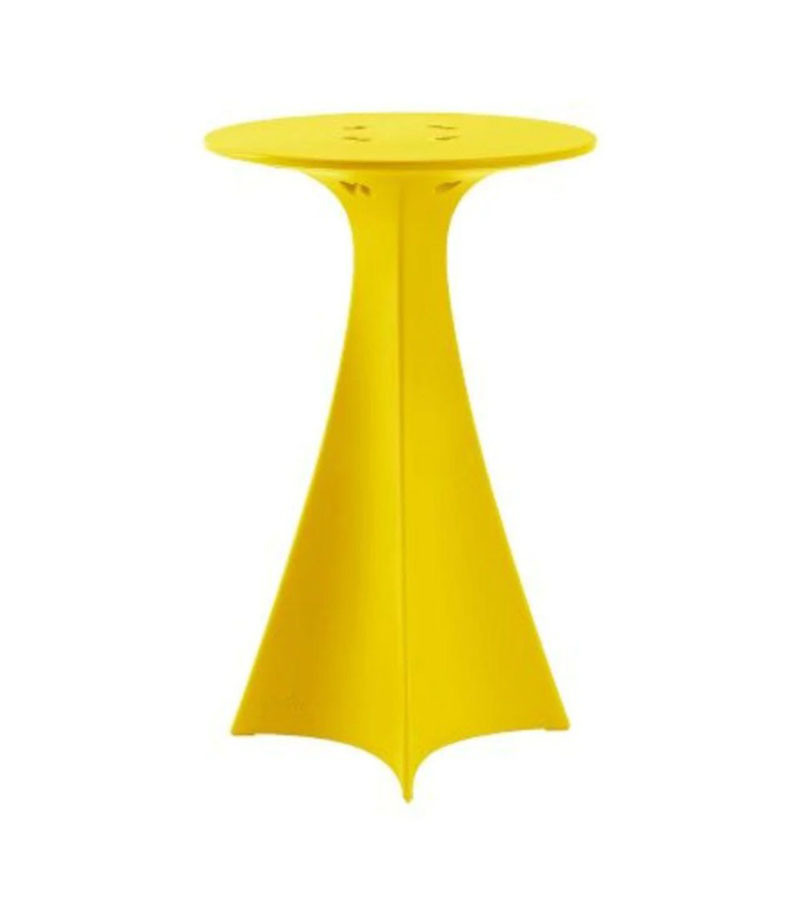 Table Haute Jet en polyéthylène par Karim Rashid x SLIDE Studio Table Haute Jet en polyéthylène par Karim Rashid x SLIDE Studio