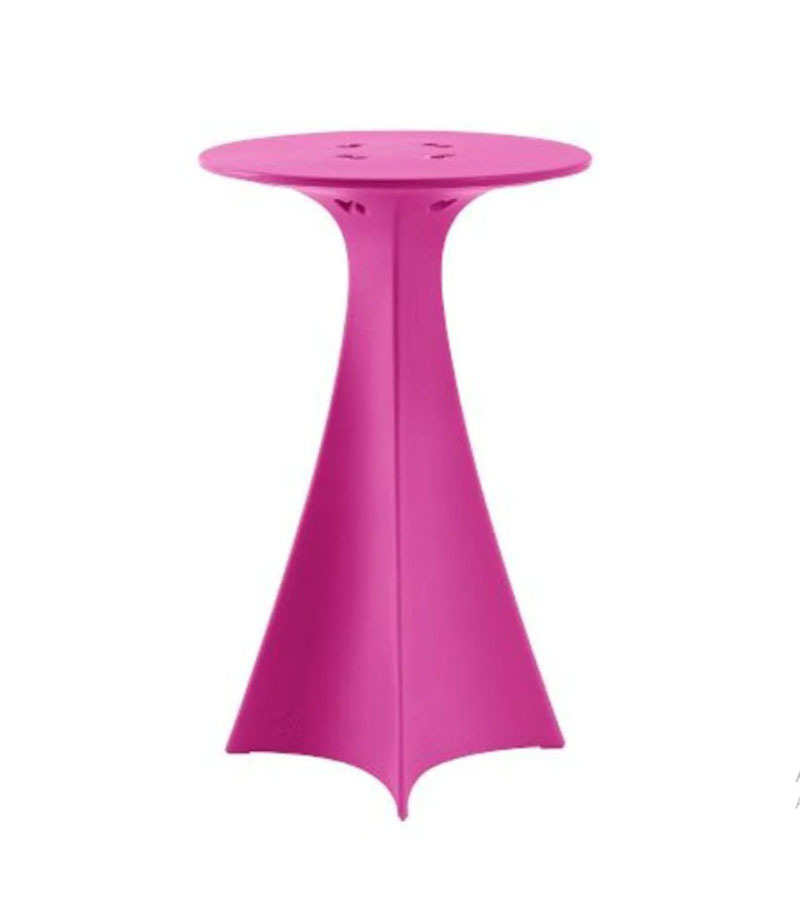 Table Haute Jet en polyéthylène par Karim Rashid x SLIDE Studio Table Haute Jet en polyéthylène par Karim Rashid x SLIDE Studio