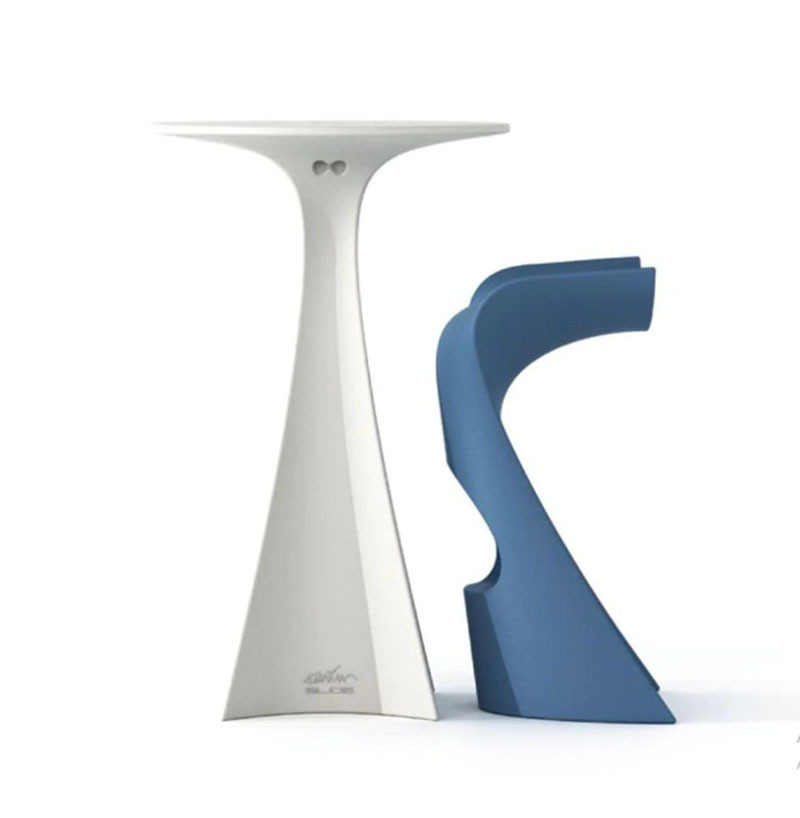 Table Haute Jet en polyéthylène par Karim Rashid x SLIDE Studio Table Haute Jet en polyéthylène par Karim Rashid x SLIDE Studio
