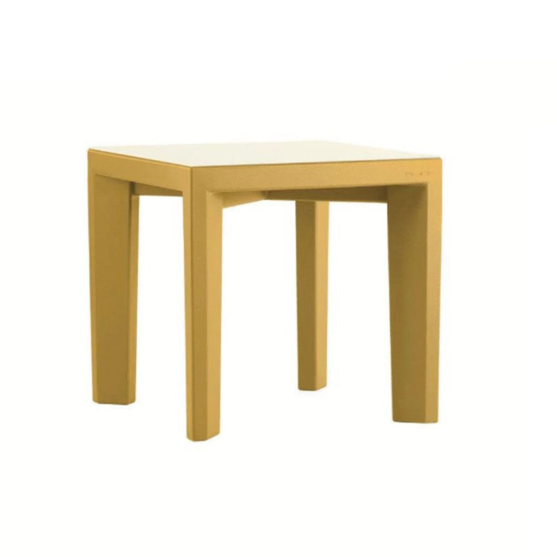Table Gino en polyéthylène par Giò Colonna Romano x SLIDE Studio Table Gino en polyéthylène par Giò Colonna Romano x SLIDE Studio