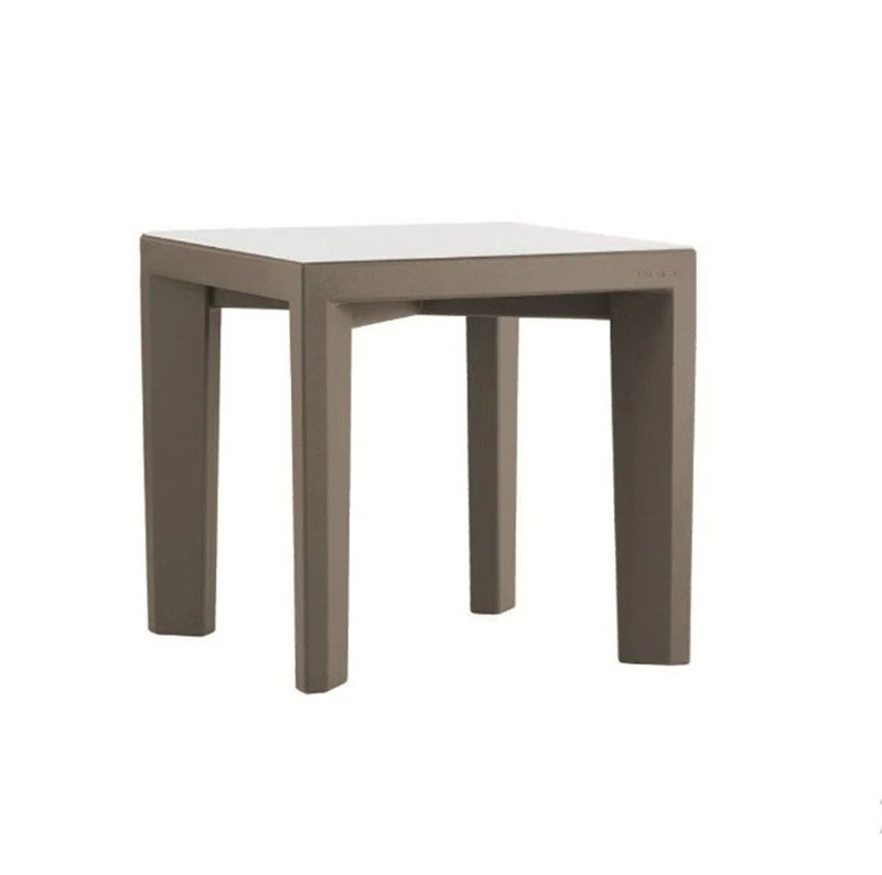 Table Gino en polyéthylène par Giò Colonna Romano x SLIDE Studio Table Gino en polyéthylène par Giò Colonna Romano x SLIDE Studio