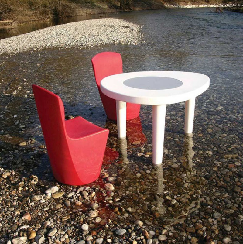 Table Coccodé en polyéthylène par Giò Colonna Romano x SLIDE Studio Table Coccodé en polyéthylène par Giò Colonna Romano x SLIDE Studio