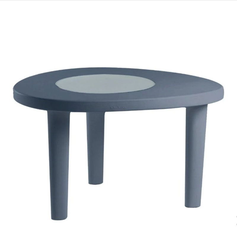 Table Coccodé en polyéthylène par Giò Colonna Romano x SLIDE Studio Table Coccodé en polyéthylène par Giò Colonna Romano x SLIDE Studio