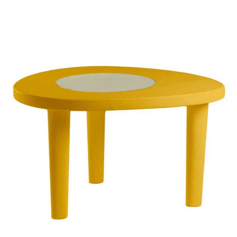 Table Coccodé en polyéthylène par Giò Colonna Romano x SLIDE Studio Table Coccodé en polyéthylène par Giò Colonna Romano x SLIDE Studio