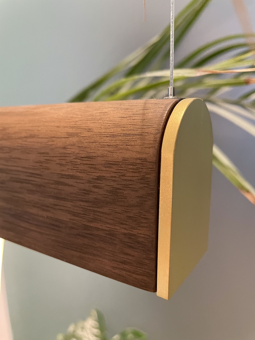 Suspension en bois Curve Led avec finition or 24K au design scandinave par Tunto Suspension en bois Curve Led avec finition or 24K au design scandinave par Tunto