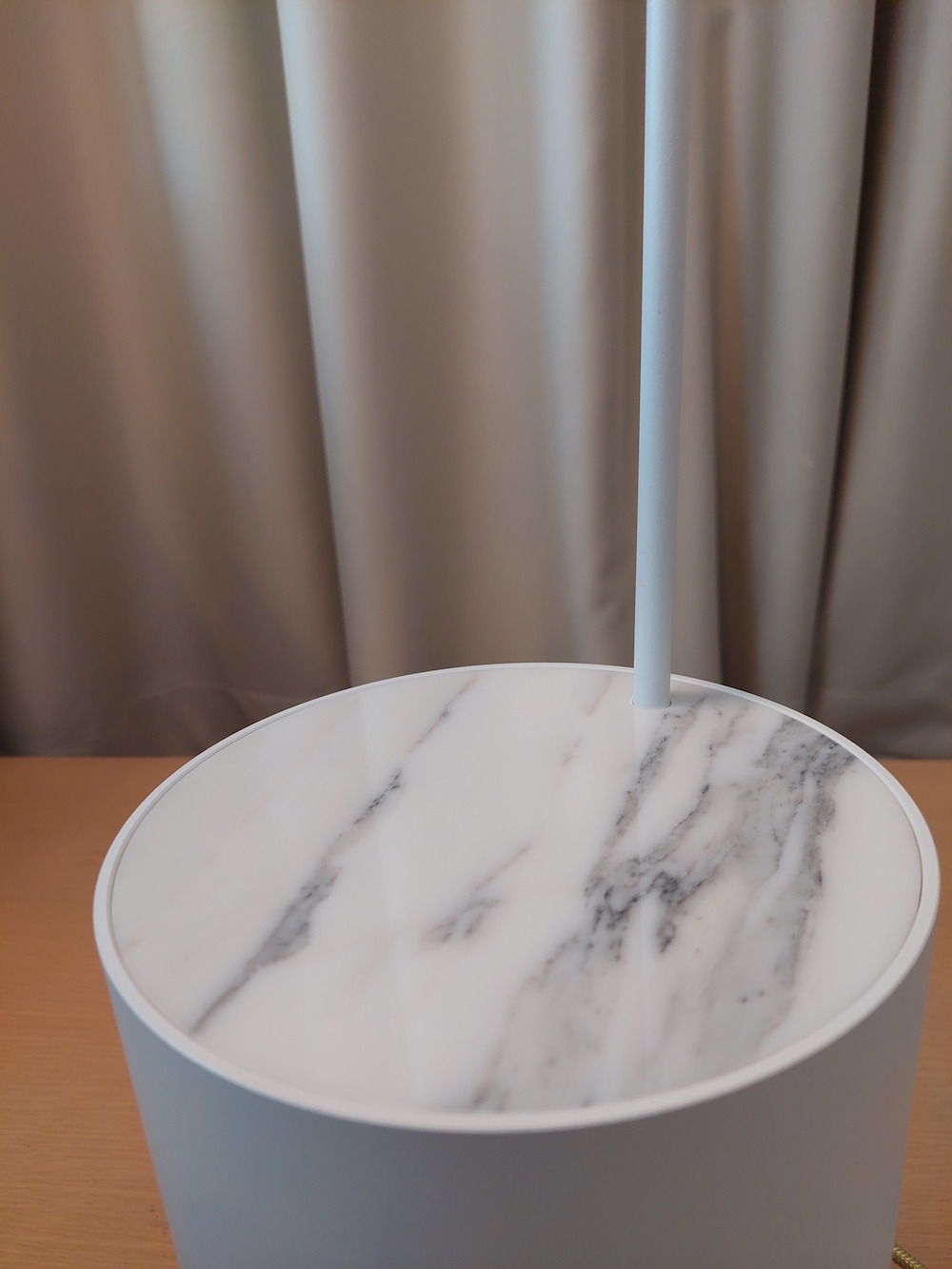 Lampadaire Ballon LED au design scandinave par Tunto Lampadaire Ballon LED au design scandinave par Tunto
