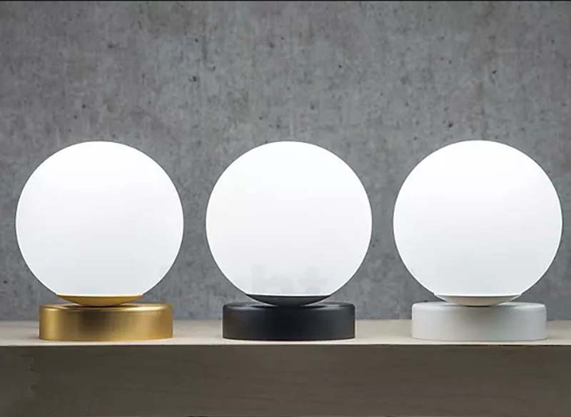 Lampe à poser Lumi par Roberto Giacomucci x Marchetti Lampe à poser Lumi par Roberto Giacomucci x Marchetti