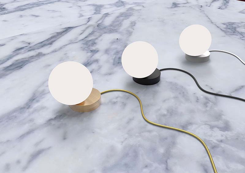 Lampe à poser Lumi par Roberto Giacomucci x Marchetti Lampe à poser Lumi par Roberto Giacomucci x Marchetti